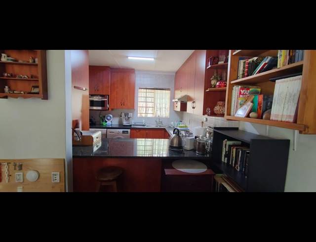 2 BEDROOM TOWNHOUSE FOR SALE IN MONTANA